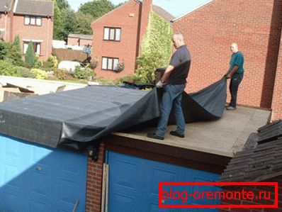 Instalarea unui acoperiș plat în garaj