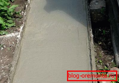 1 parte de ciment, 3 părți de nisip (trebuie curățat, adică fără impurități și substanțe străine).3 părți de moloz de granit zdrobit (5-10 mm).Plastifiantul 05, -3% din masa totală. Această substanță trebuie adăugată diluată.Fibra de polipropilenă la o rată de 600 grame pe metru cub de amestec.Apă (în funcție de situație). Procesul de creare