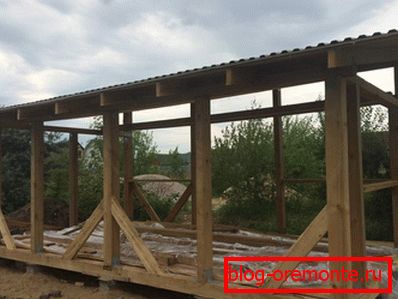 Pergola odnoskatnoy acoperiș de ondulin