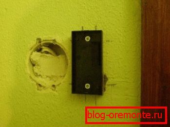 Instalarea acoperișului rulou autoadeziv