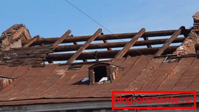 Îndepărtarea acoperișului din structura așezată înainte de revizie