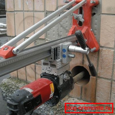 Forajul diamantat al găurilor din beton, precum și tăierea lui sunt procese foarte intensive. Forajul diamantat al găurilor din beton, precum și tăierea lui sunt procese foarte intensive.