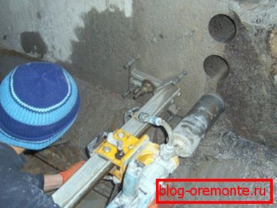 Prelucrarea diamante a găurilor în beton cu unelte speciale Prelucrarea diamante a găurilor în beton cu unelte speciale