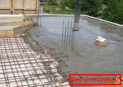 Armatura vă permite să construiți chiar și un plafon de plafon de beton Armatura vă permite să construiți chiar și un plafon de plafon de beton