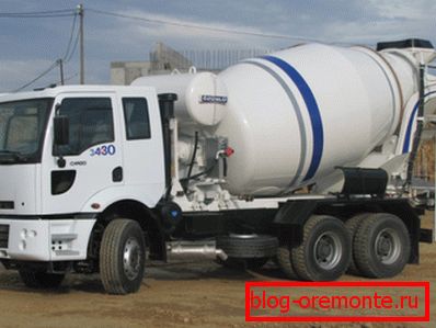 Camion cu camion pe baza unui camion. Camion cu camion pe baza unui camion.
