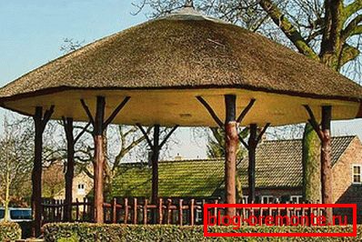 Arbore din materiale naturale