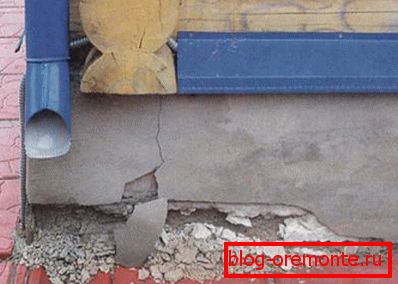 Subsolul din beton este distrus de cristalizarea apei. Subsolul din beton este distrus de cristalizarea apei.
