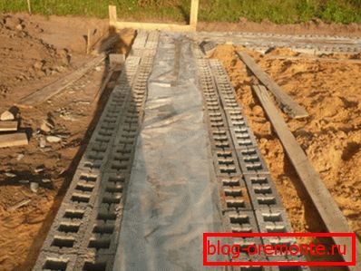 Pentru a preveni evaporarea prea rapidă a lichidului, acoperiți soluția cu un film. Pentru a preveni evaporarea prea rapidă a lichidului, acoperiți soluția cu un film.