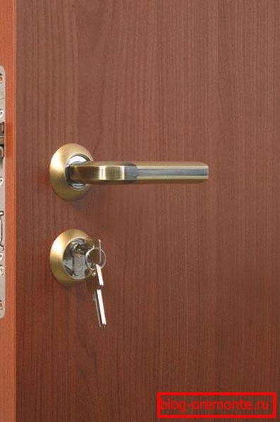 Ușă interioară cu pridvor, grosime usi interioare grosime