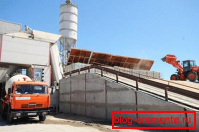 Fotografii ale unei fabrici de beton. Fotografii ale unei fabrici de beton.