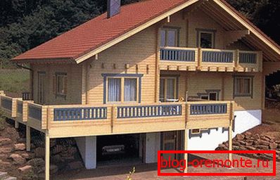 Fotografii ale casei cu un garaj semi-subteran și terasă Fotografii ale casei cu un garaj semi-subteran și terasă