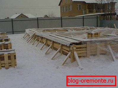Fotografie de beton solidificat în fundație după turnare Fotografie de beton solidificat în fundație după turnare