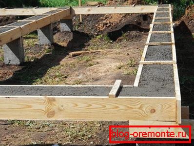 Fundația pe posturile cu grilă de beton. Fundația pe posturile cu grilă de beton.