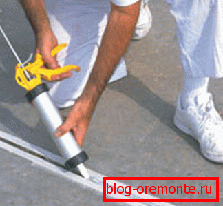 Cum se sigilează fisurile într-o pardoseală din beton cu un material de etanșare elastic Cum se sigilează fisurile într-o pardoseală din beton cu un material de etanșare elastic