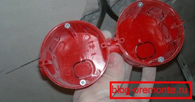 Fiecare cuib trebuie să aibă propria cutie de plastic. Fiecare cuib trebuie să aibă propria cutie de plastic.