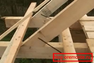 Montarea picioarelor la grinzi Montarea picioarelor la grinzi