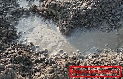 Ușor de beton este folosit ca o pernă pentru fundații. Ușor de beton este folosit ca o pernă pentru fundații.