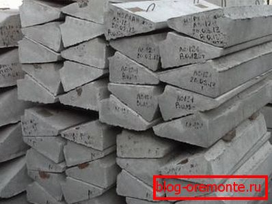 Produsele masive din beton sunt de obicei realizate cu bucle de montare. Produsele masive din beton sunt de obicei realizate cu bucle de montare.