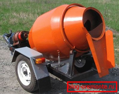 Mixer electric de beton mobil.