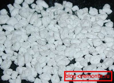 Pe granulele foto - perlite Pe granulele foto - perlite