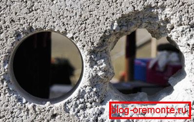 Fotografia prezintă găuri făcute de coroane diamant (stânga) și pobedit (dreapta). Fotografia prezintă găuri făcute de coroane diamant (stânga) și pobedit (dreapta).