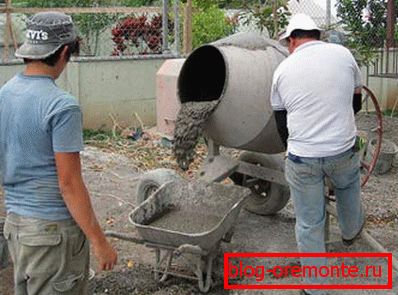 În fotografie - prepararea soluției în mixer În fotografie - prepararea soluției în mixer