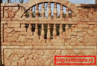În fotografie - un gard decorativ realizat conform unei noi tehnologii. În fotografie - un gard decorativ realizat conform unei noi tehnologii.