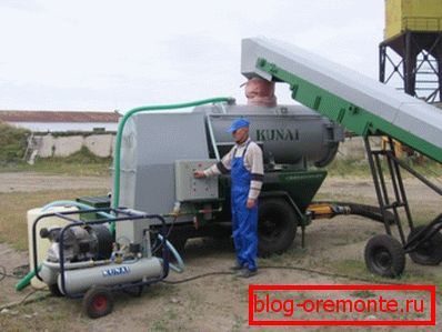 În fotografie - o instalație pregătită pentru producerea de beton spumos În fotografie - o instalație pregătită pentru producerea de beton spumos