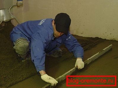 Pe fotografie grosimea podelei de lut Pe fotografie grosimea podelei de lut