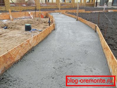 Fotografia arată un exemplu de utilizare a betonului slab. Fotografia arată un exemplu de utilizare a betonului slab.