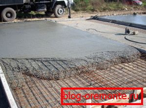 Fotografia prezintă turnarea plăcii monolitice întărite.
