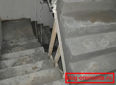 Scări neterminate de beton Scări neterminate de beton