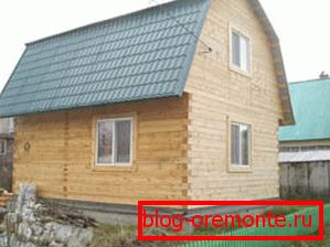 Cherestea nefinisată pentru casă, a cărei fotografie este prezentată, se aplică pe scară largă Cherestea nefinisată pentru casă, a cărei fotografie este prezentată, se aplică pe scară largă