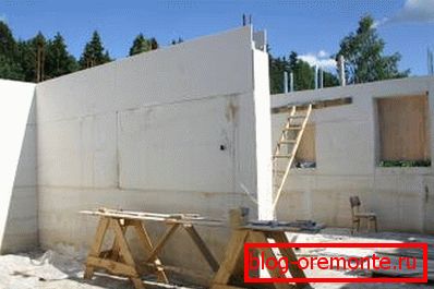 Structura omogenă asigură absența fisurilor și a cavităților din pereți Structura omogenă asigură absența fisurilor și a cavităților din pereți