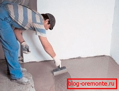 Înainte de a așeza laminatul pe o pardoseală din beton, este necesar să se ridice Înainte de a așeza laminatul pe o pardoseală din beton, este necesar să se ridice