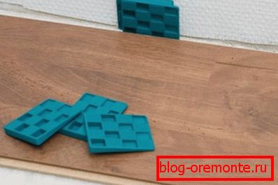 Prima curea cu pene de fixare Prima curea cu pene de fixare