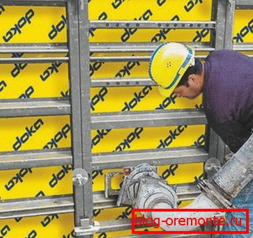 Materialul de alimentare în cofrajele de cadru Materialul de alimentare în cofrajele de cadru