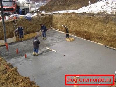 Talpa fundației este adesea realizată dintr-o soluție slabă. Talpa fundației este adesea realizată dintr-o soluție slabă.