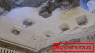 Este posibil să se efectueze izolarea termică prin pulverizare pe suprafețe orizontale și pe suprafețe verticale. Este posibil să se efectueze izolarea termică prin pulverizare pe suprafețe orizontale și pe suprafețe verticale.