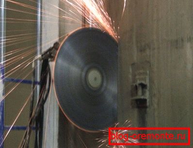 Tăierea betonului armat cu cercuri de diamant este disponibilă chiar și atunci când se utilizează aditivi de modificare. Tăierea betonului armat cu cercuri de diamant este disponibilă chiar și atunci când se utilizează aditivi de modificare.