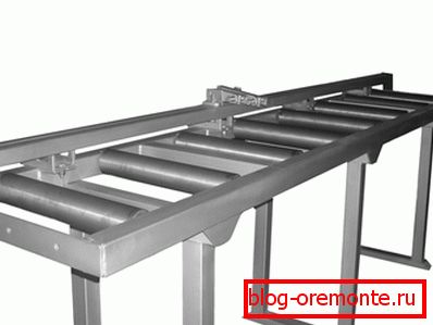 Conveior cu role pentru alimentare orizontală a cherestelei Conveior cu role pentru alimentare orizontală a cherestelei