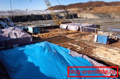 Corturi pe un șantier industrial Corturi pe un șantier industrial