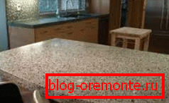 Placă de masă din beton cu așchii de marmură în interior Placă de masă din beton cu așchii de marmură în interior