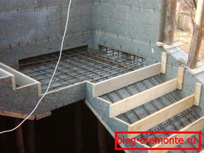 Arată ca o armătură metalică Arată ca o armătură metalică