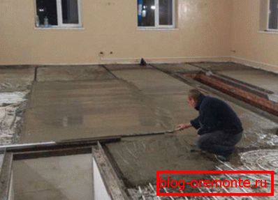 Podea de beton caldă în casa betonului Podea de beton caldă în casa betonului