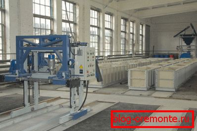 Atelier de producere a blocurilor de spumă. Atelier de producere a blocurilor de spumă.