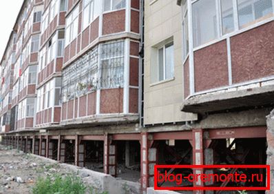 Consolidarea fundațiilor cu cleme din beton armat monolit permite extinderea duratei de viață a clădirilor și a structurilor. Consolidarea fundațiilor cu cleme din beton armat monolit permite extinderea duratei de viață a clădirilor și a structurilor.