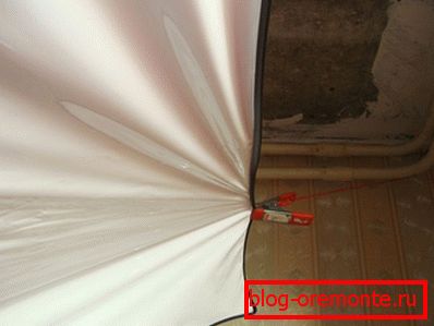 Realizați instalarea unui plafon stretch Realizați instalarea unui plafon stretch