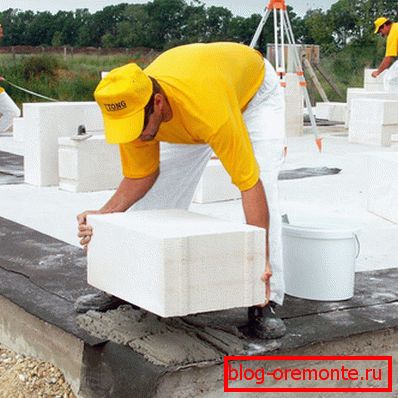 Instalarea blocului de colț.