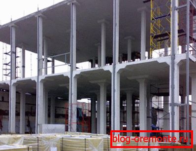 Coloanele monolitice din beton armat sunt foarte durabile. Coloanele monolitice din beton armat sunt foarte durabile.